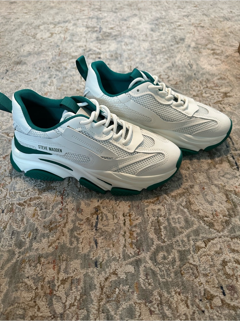 Steve Madden Possession White and Green Color Block Chunky Sneakers size 8.5